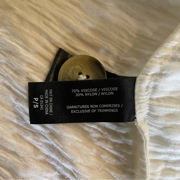 ICÔNE by SIMONS Asymmetrical Button Cropped Short Sleeve Blouse Women’s Small - Picture 6 of 6